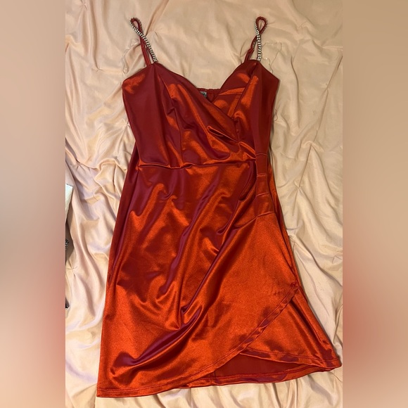 Red Ruched Body-con Dress - Picture 2 of 5